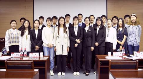 说明: G:\2020-2021学年(下)\学生资助\第六届大学生“自强之星”评选活动\新闻稿\冯薇:大合照.jpg